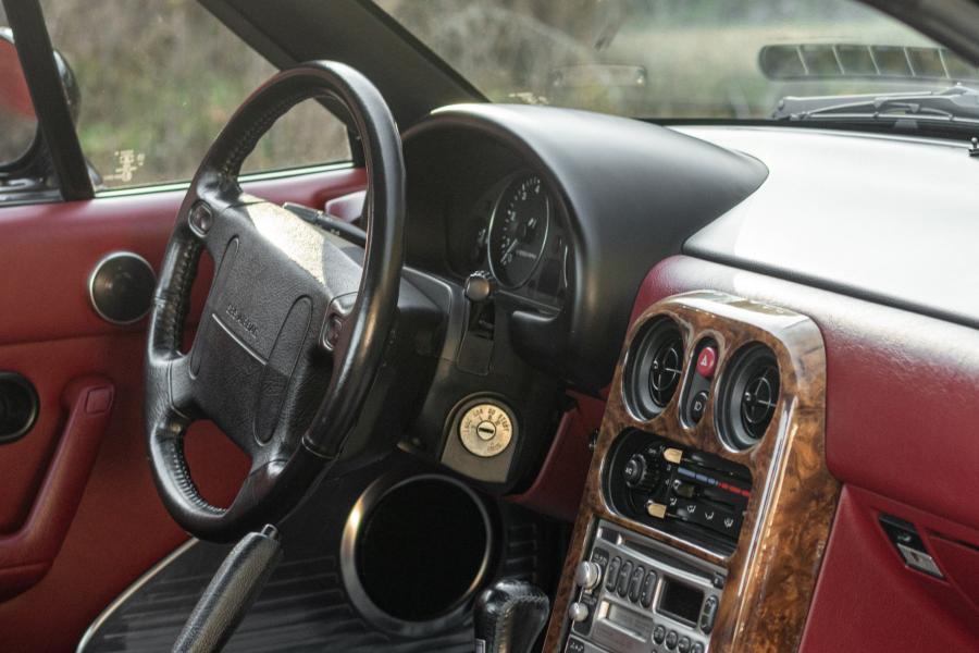 Интерьер Mazda Miata Limited Edition (NA) 1993 года  (фото 49 из 121)